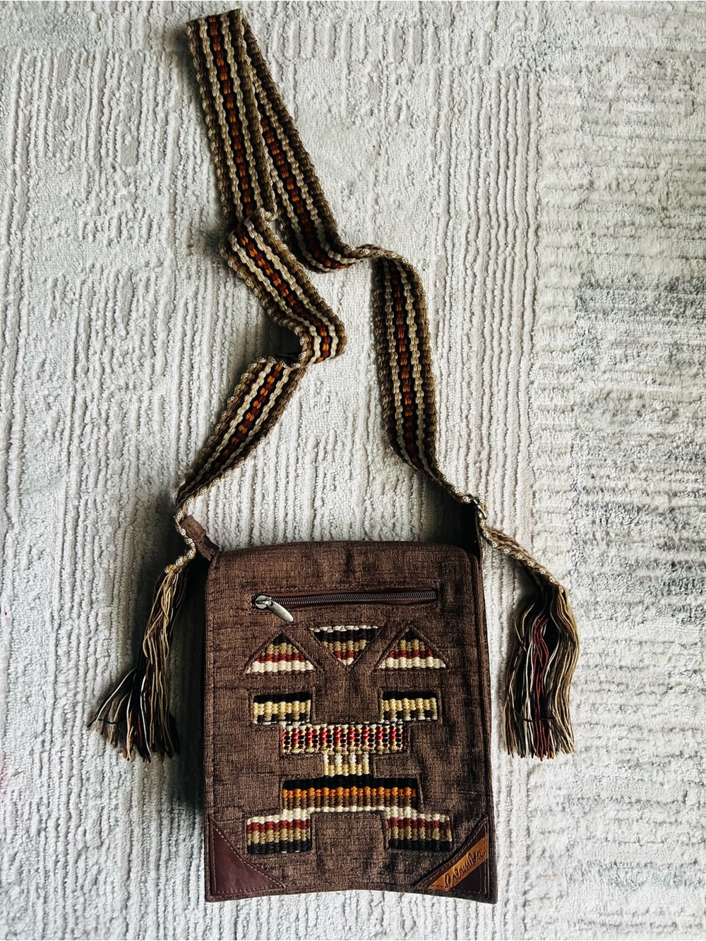 Columbia Vintage 70’s Boho Woven Crossbody Bag in Brown